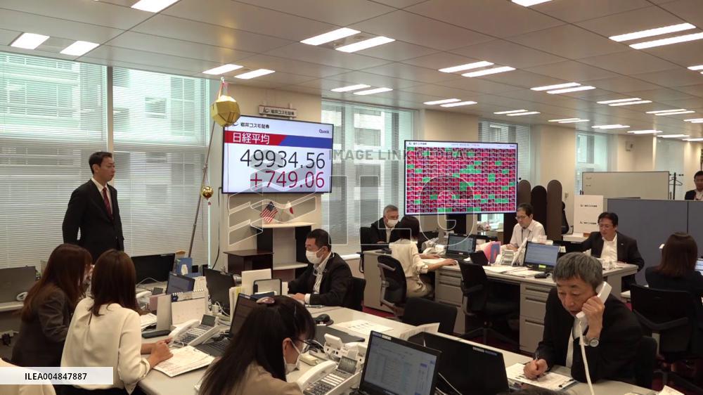 Nikkei stock index closes at all-time high