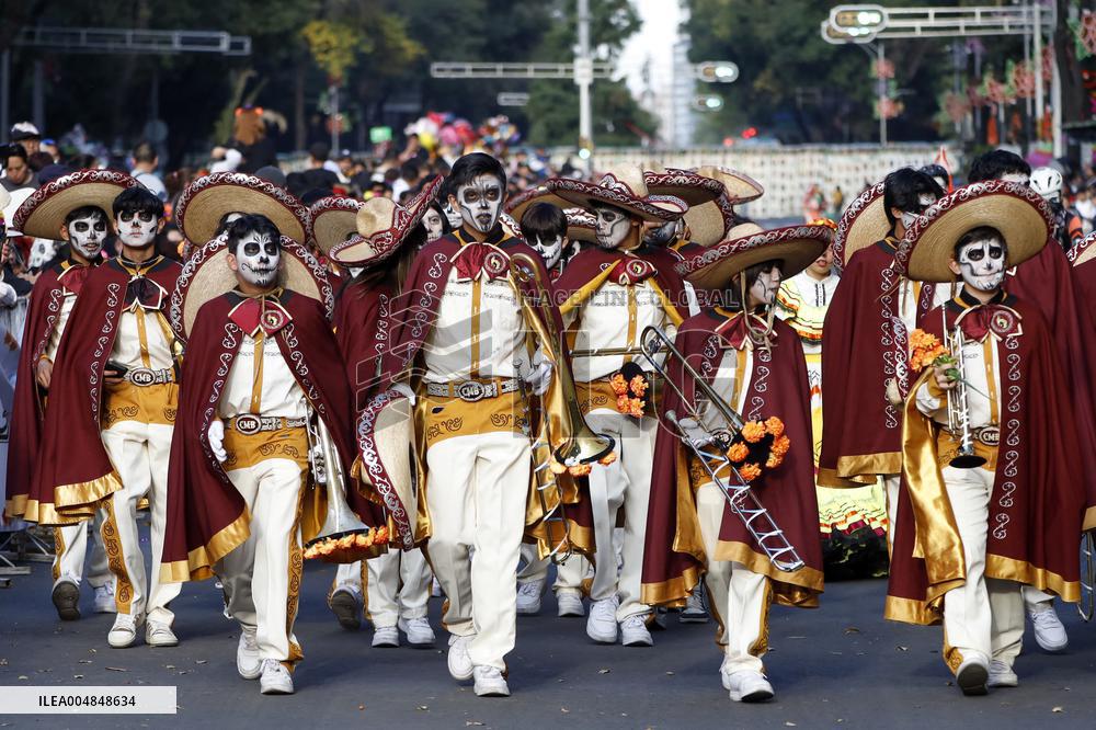 Mega Procession of the Catrinas for Day of the Dead - Mexico City