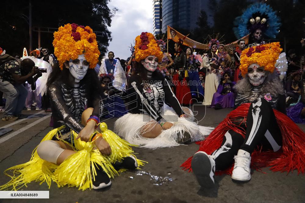 Mega Procession of the Catrinas for Day of the Dead - Mexico City