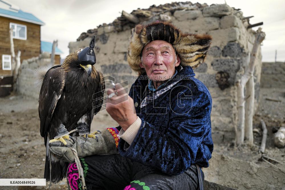 Kazakh Eagle Hunters Preserve Ancient Tradition - Mongolia