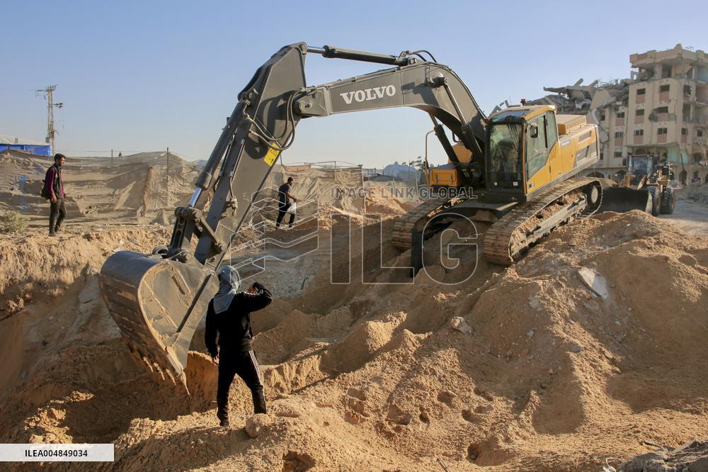 Israeli Hostage Bodies Found in Khan Yunis - Palestine