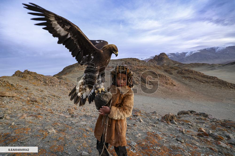 Kazakh Eagle Hunters Preserve Ancient Tradition - Mongolia