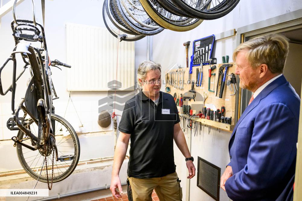 King Willem-Alexander Visits Interchurch Diaconal Consultation - Lelystad