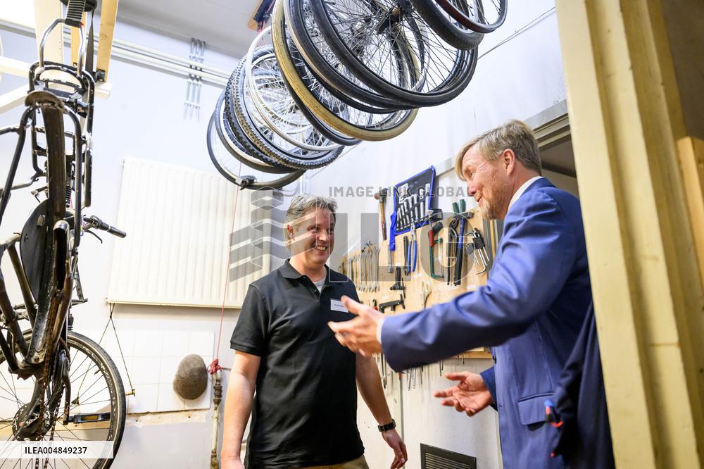 King Willem-Alexander Visits Interchurch Diaconal Consultation - Lelystad