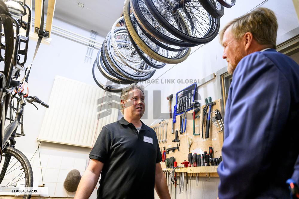 King Willem-Alexander Visits Interchurch Diaconal Consultation - Lelystad