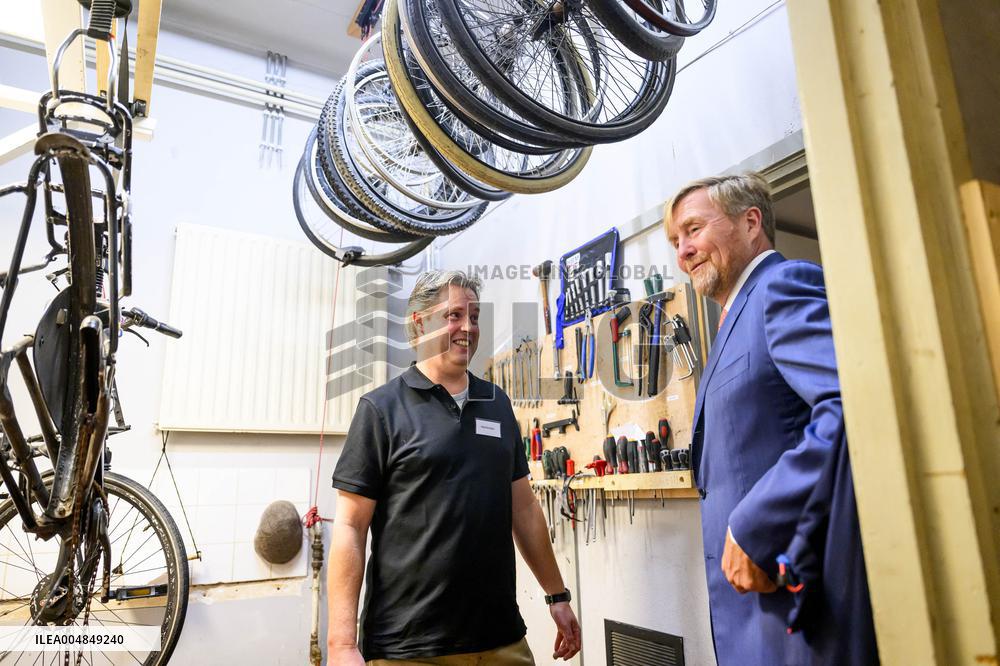 King Willem-Alexander Visits Interchurch Diaconal Consultation - Lelystad