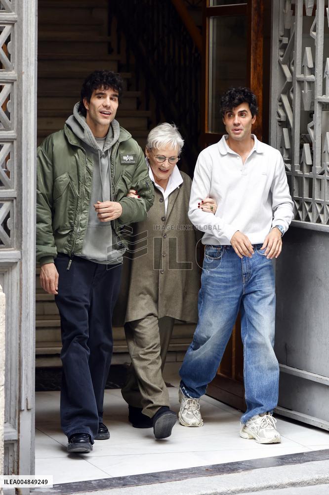 Glenn Close Walks In Madrid With Los Javis