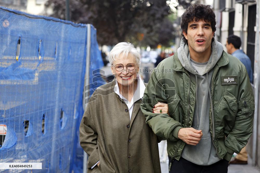 Glenn Close Walks In Madrid With Los Javis