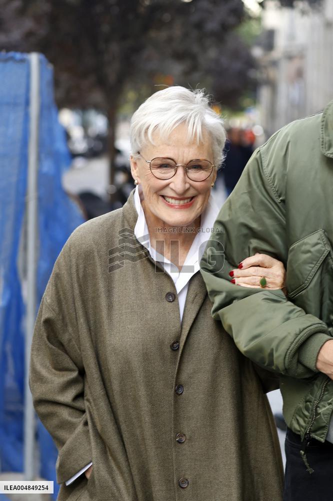 Glenn Close Walks In Madrid With Los Javis