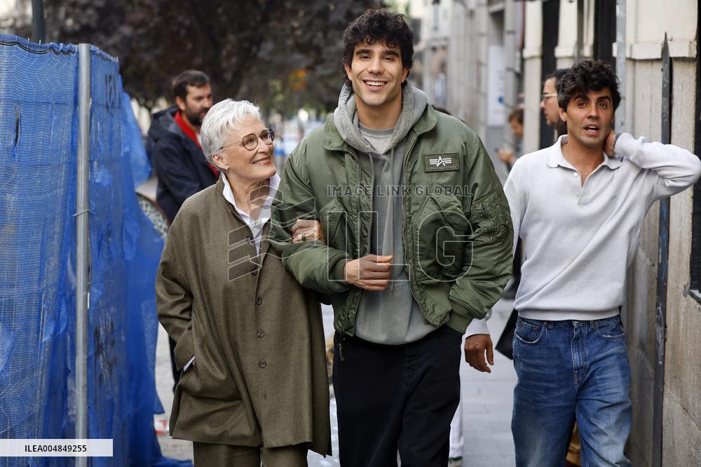 Glenn Close Walks In Madrid With Los Javis