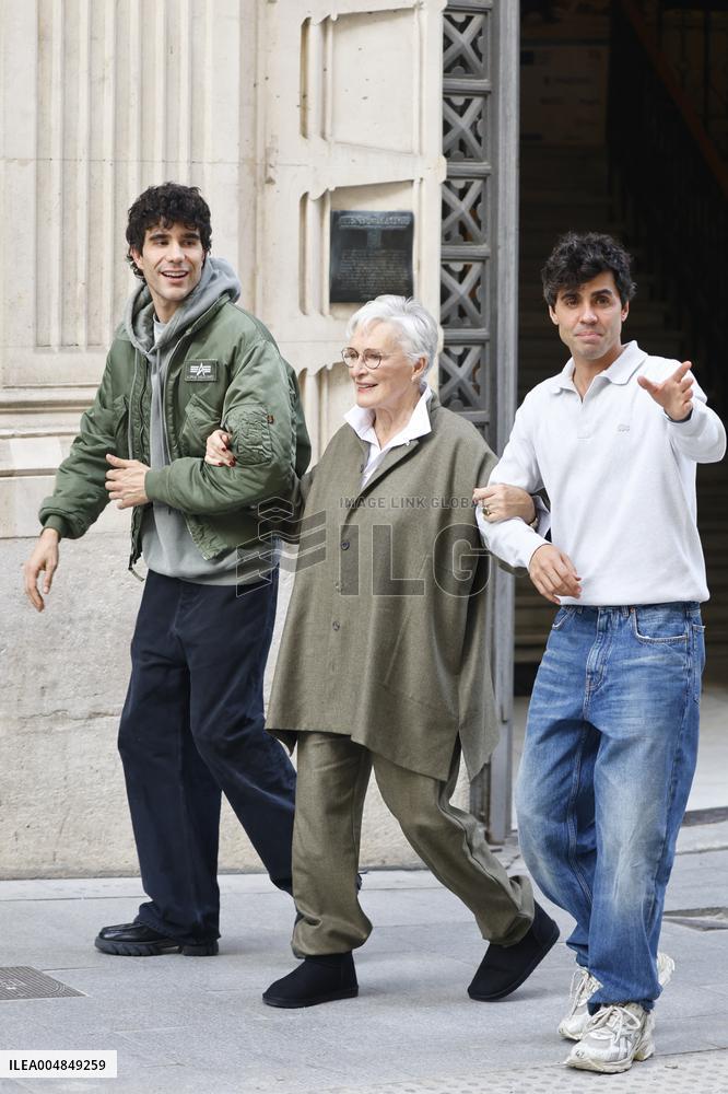 Glenn Close Walks In Madrid With Los Javis