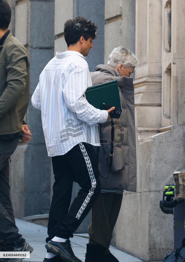 Glenn Close Walks In Madrid With Los Javis