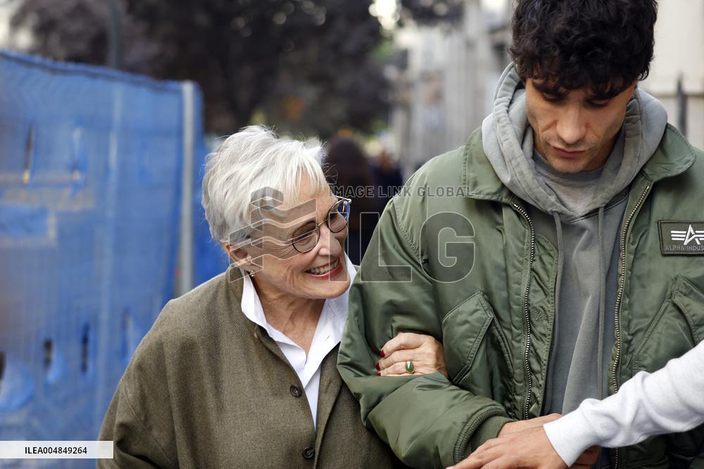 Glenn Close Walks In Madrid With Los Javis