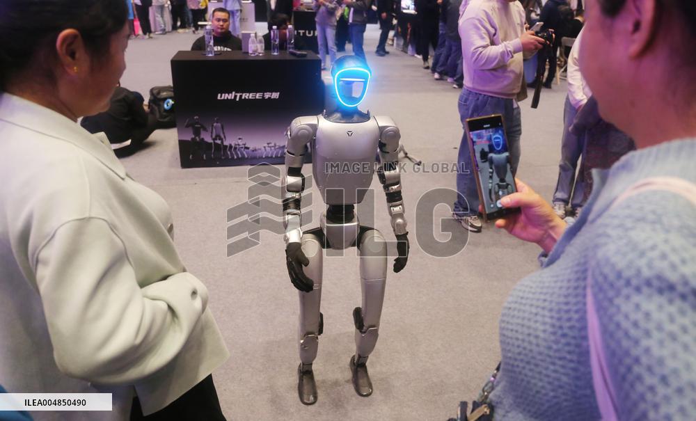 Robot Dancing at GLOBAL AI PLAYER CARNIVAL in Shanghai