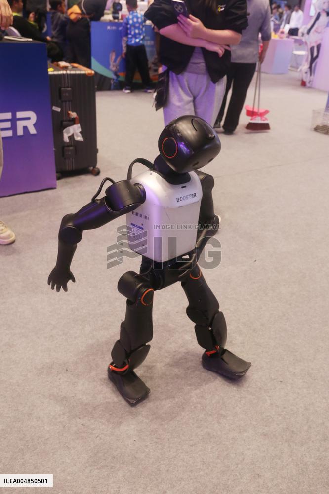 Robot Dancing at GLOBAL AI PLAYER CARNIVAL in Shanghai