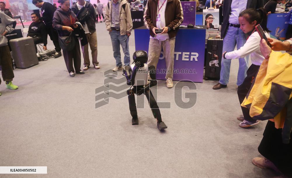 Robot Dancing at GLOBAL AI PLAYER CARNIVAL in Shanghai