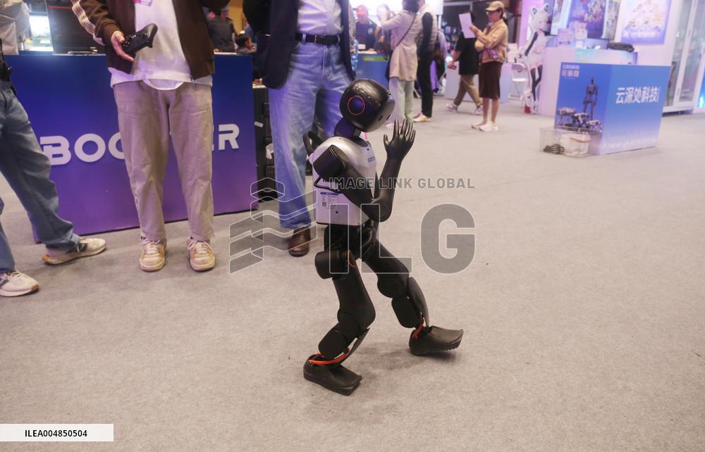 Robot Dancing at GLOBAL AI PLAYER CARNIVAL in Shanghai