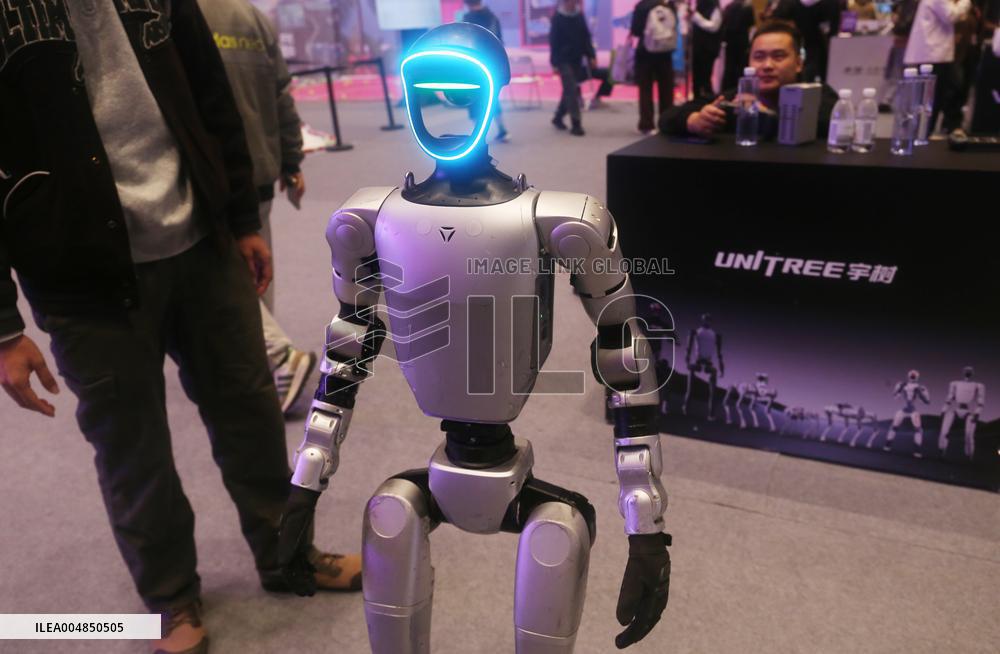 Robot Dancing at GLOBAL AI PLAYER CARNIVAL in Shanghai