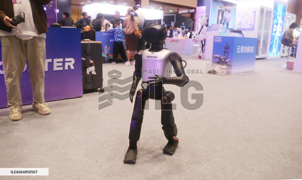 Robot Dancing at GLOBAL AI PLAYER CARNIVAL in Shanghai