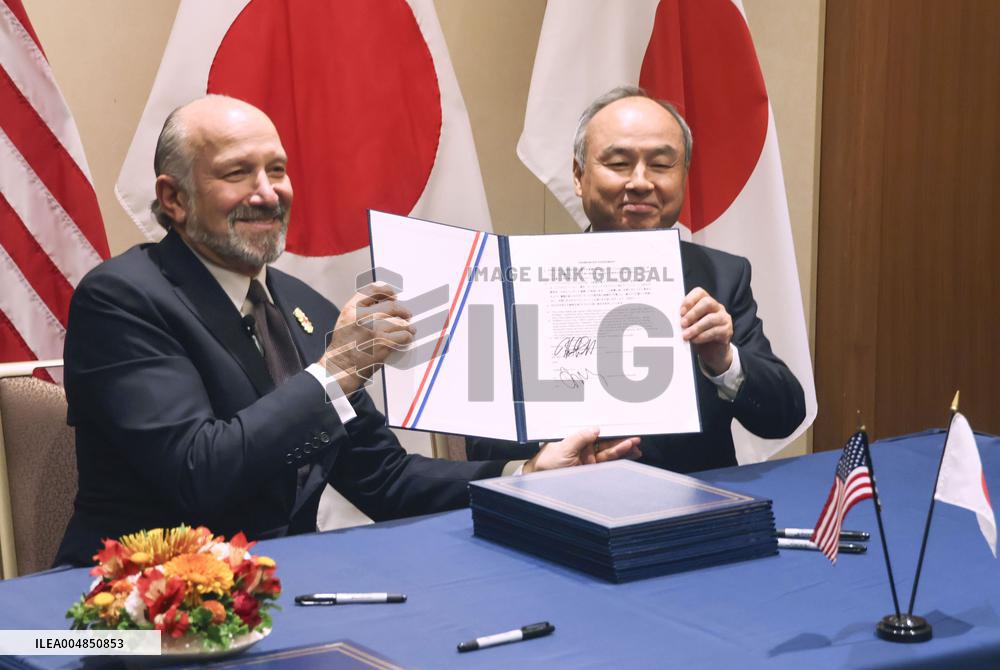 Signing ceremony for Japanese investment in U.S.