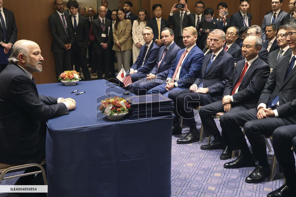 Signing ceremony for Japanese investment in U.S.