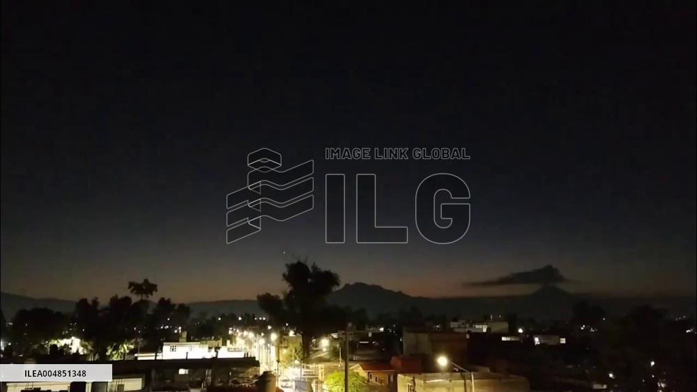 Mexico: Volcano Popocatépetl Erupts, Sending Ash 21,000 Feet High