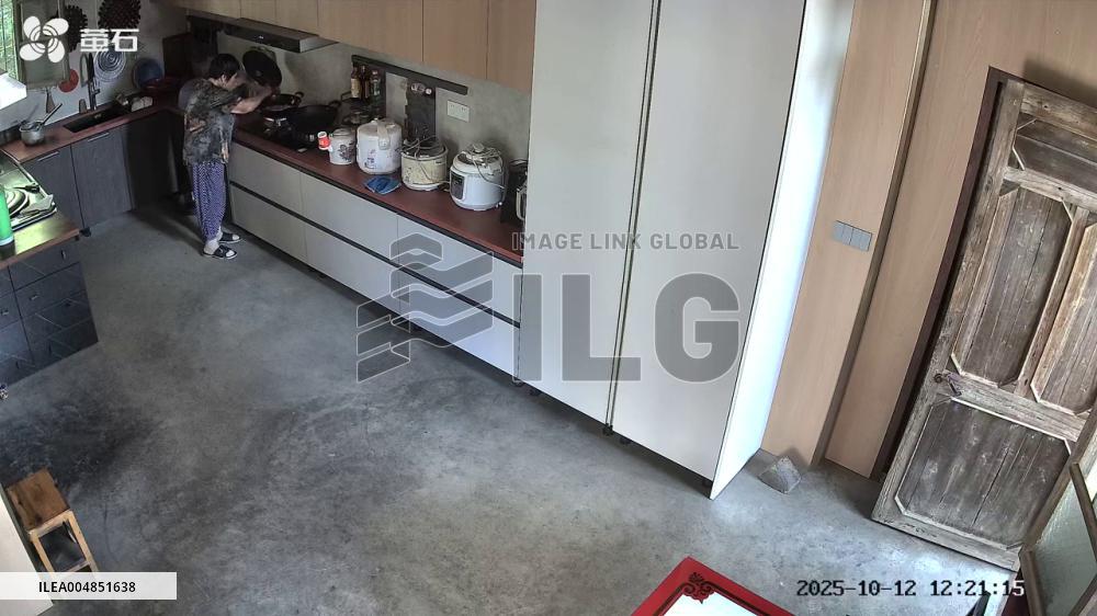 China: Elderly Woman Battles Kitchen Gas Explosion in Shaoxing