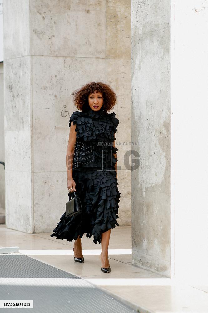 PFW - Akris Street Style