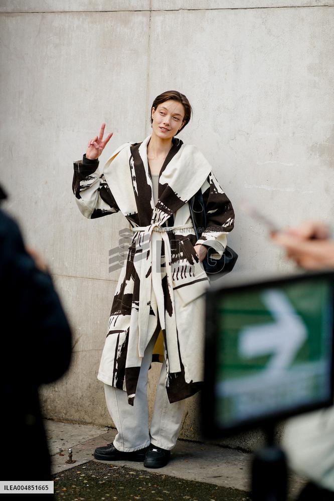 PFW - Akris Street Style