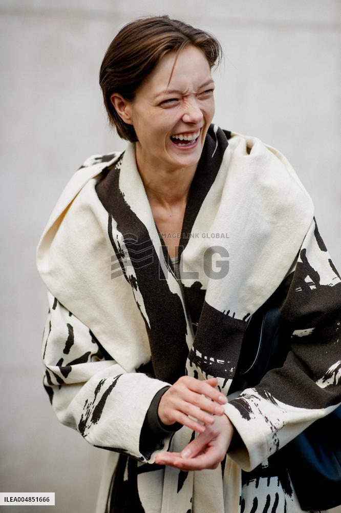 PFW - Akris Street Style