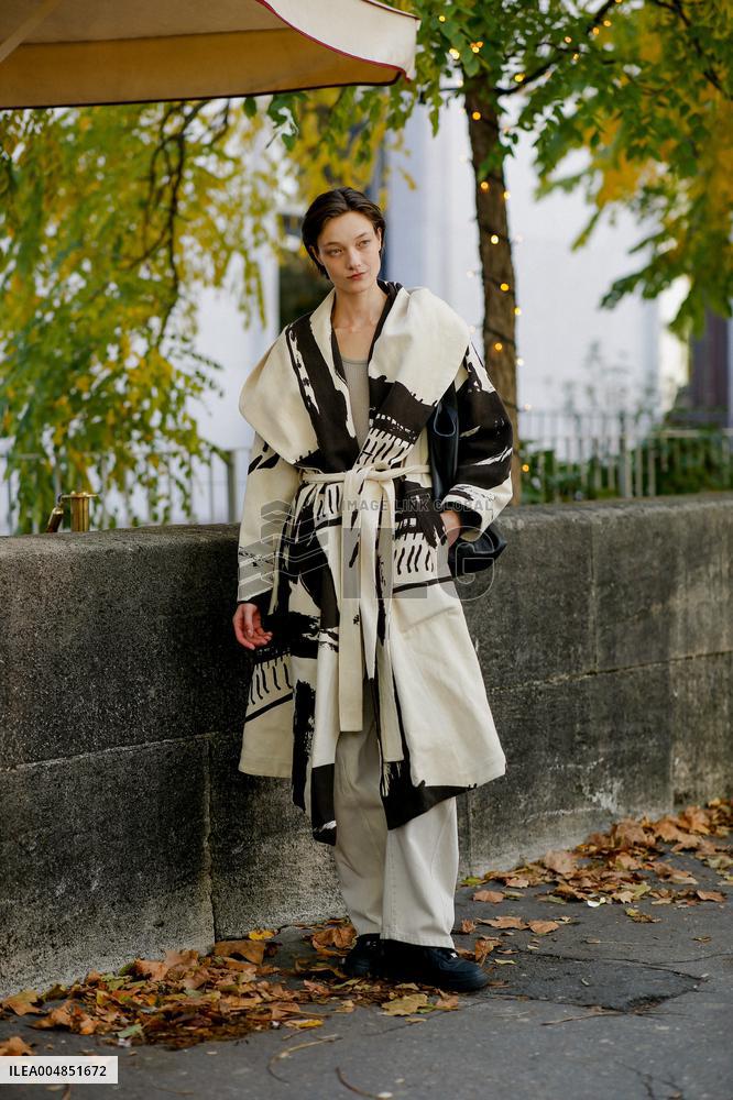 PFW - Akris Street Style