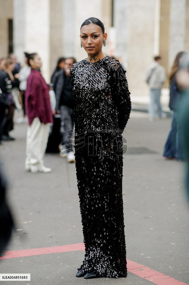 PFW - Akris Street Style