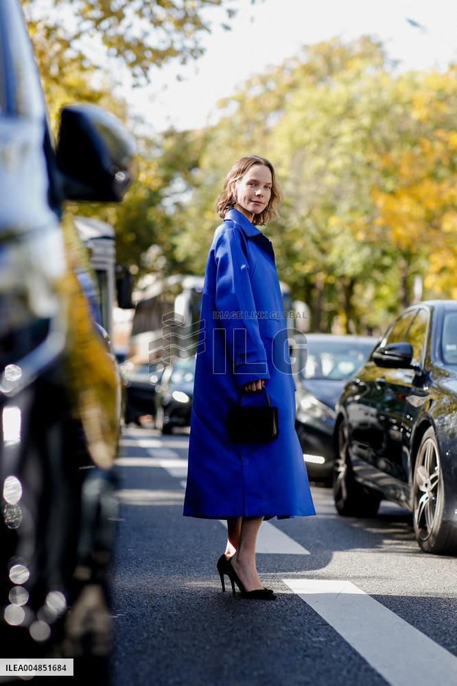 PFW - Akris Street Style
