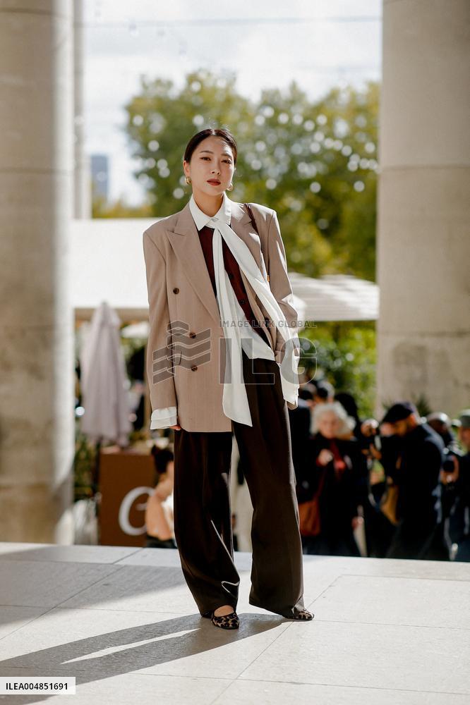 PFW - Akris Street Style