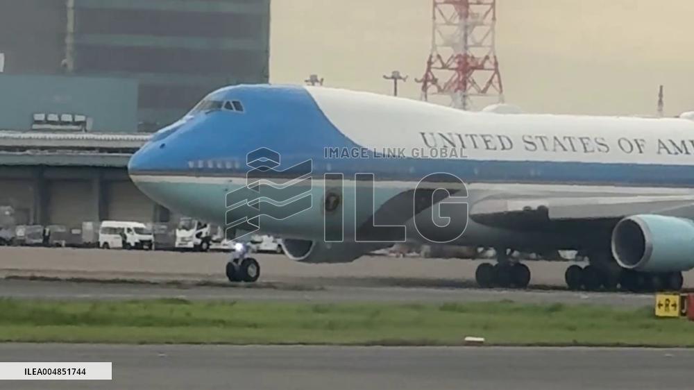 Japan: Air Force One Carrying President Trump Departs Tokyo for South Korea 3