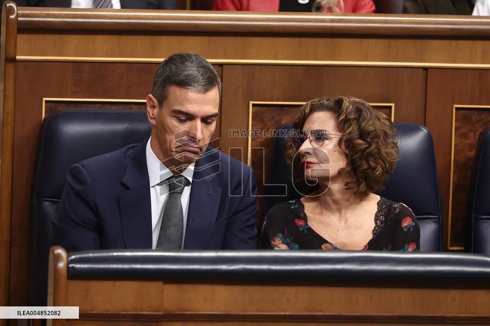 Government Faces Control Session Amid Anniversary