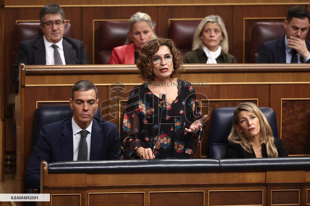 Government Faces Control Session Amid Anniversary