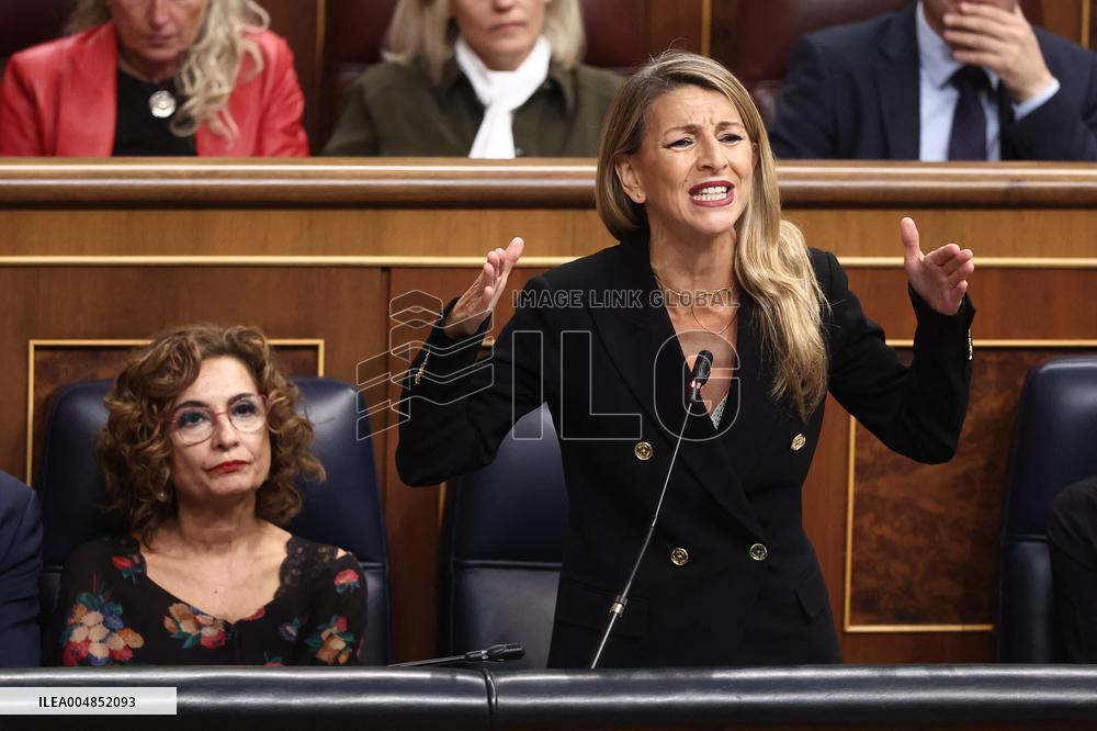 Government Faces Control Session Amid Anniversary