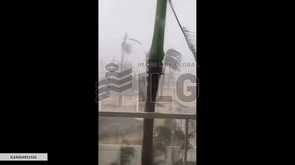 Jamaica: Hurricane Melissa Approaches as Winds Pick Up 4