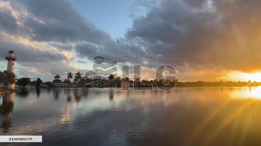 US: Stunning Sunset Follows Rain in Southern Florida