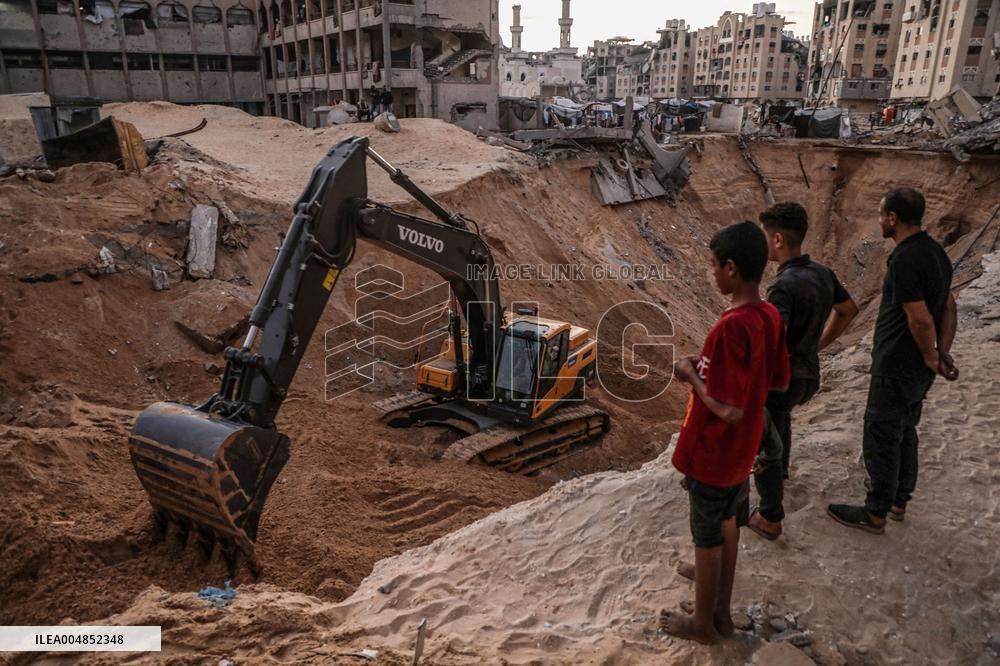 Search for Israeli Remains In Khan Younis - Gaza