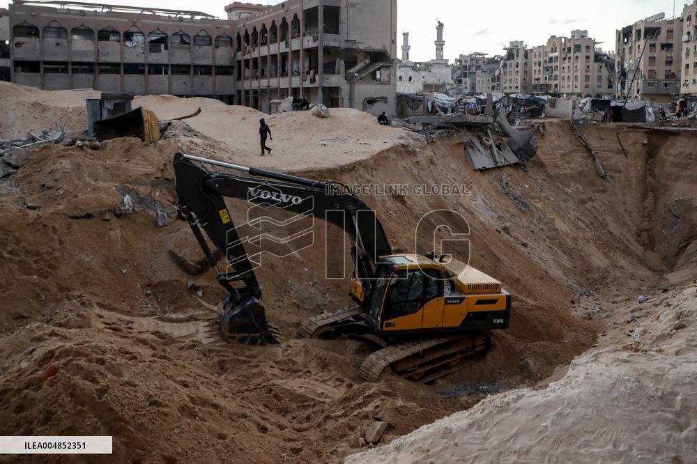 Search for Israeli Remains In Khan Younis - Gaza