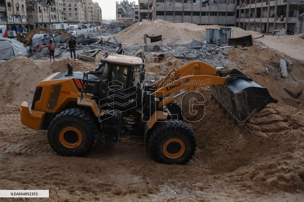Search for Israeli Remains In Khan Younis - Gaza