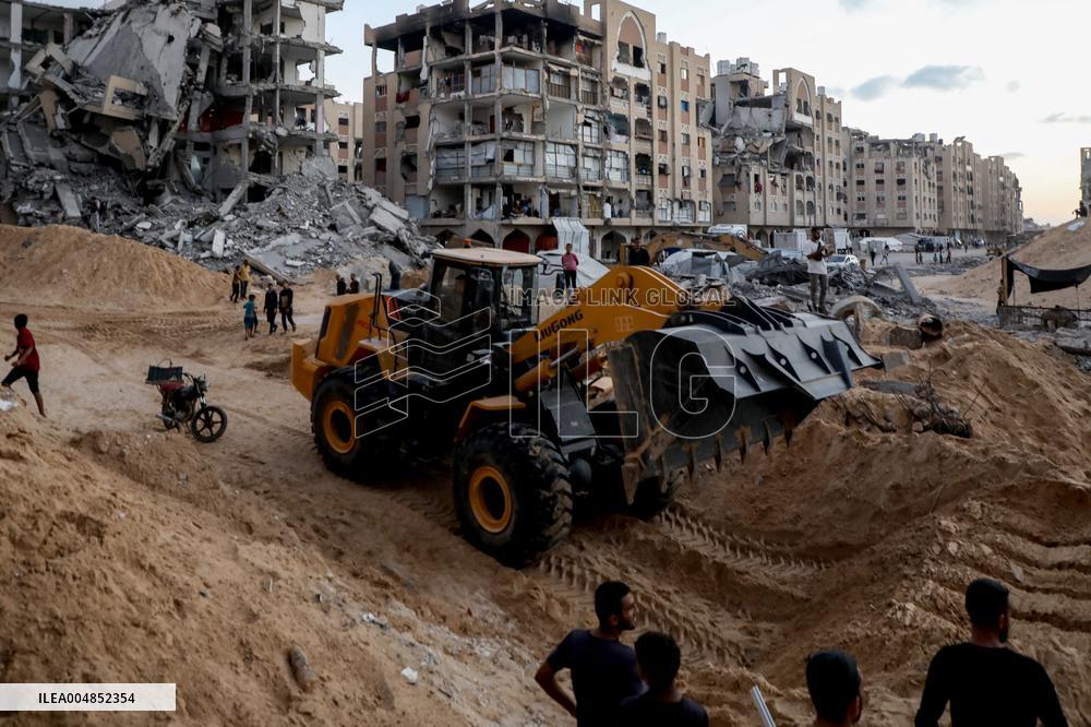 Search for Israeli Remains In Khan Younis - Gaza