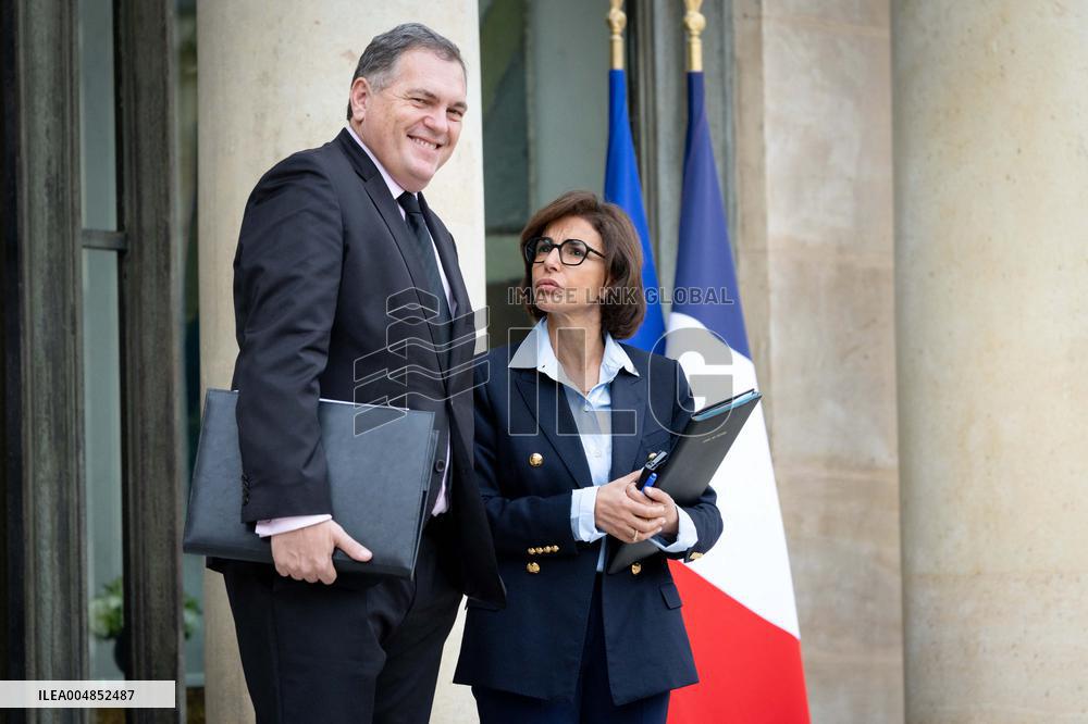 Weekly Cabinet Meeting - Paris AJ