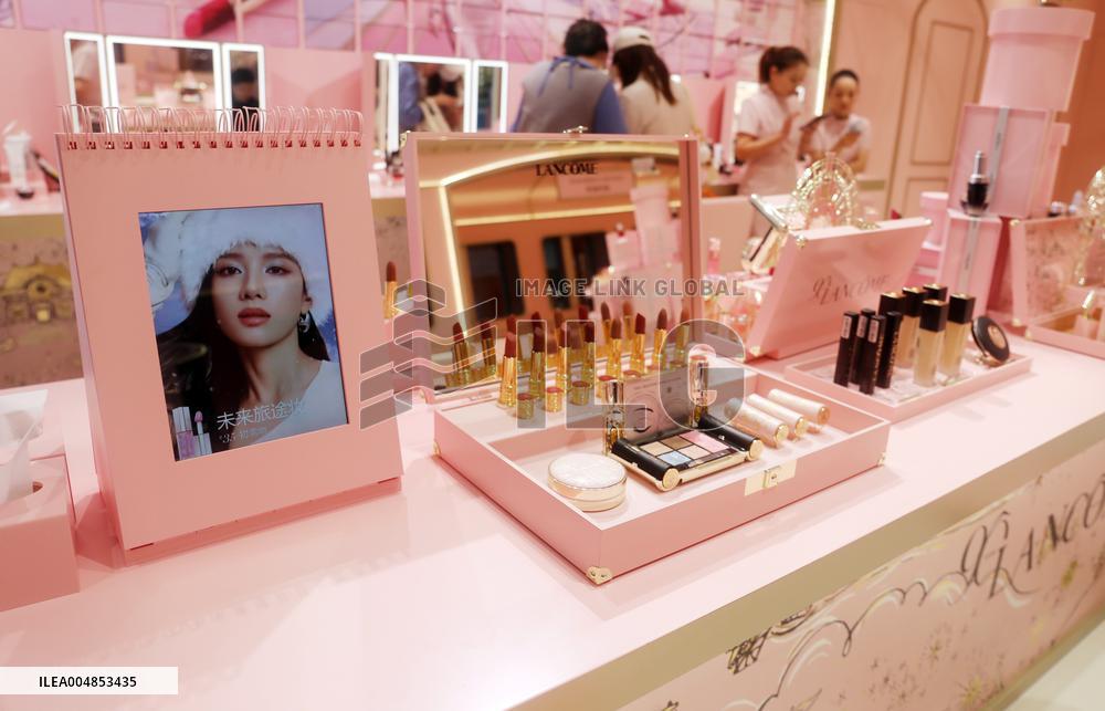 LANCOME  90th Anniversary Pop-up Store