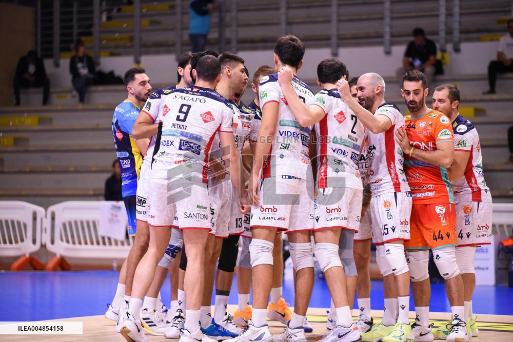 VOLLEY - Superlega Serie A - Cisterna Volley vs Yuasa Battery Grottazzolina 3-2 (25-22, 22-25, 25-21, 22-25,15-13 )
