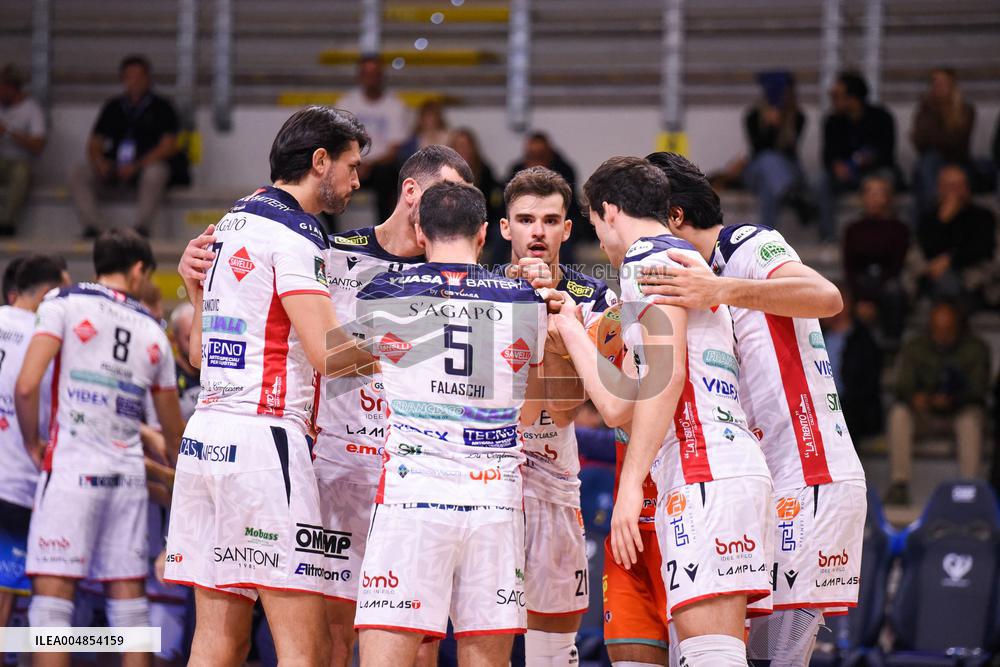 VOLLEY - Superlega Serie A - Cisterna Volley vs Yuasa Battery Grottazzolina 3-2 (25-22, 22-25, 25-21, 22-25,15-13 )