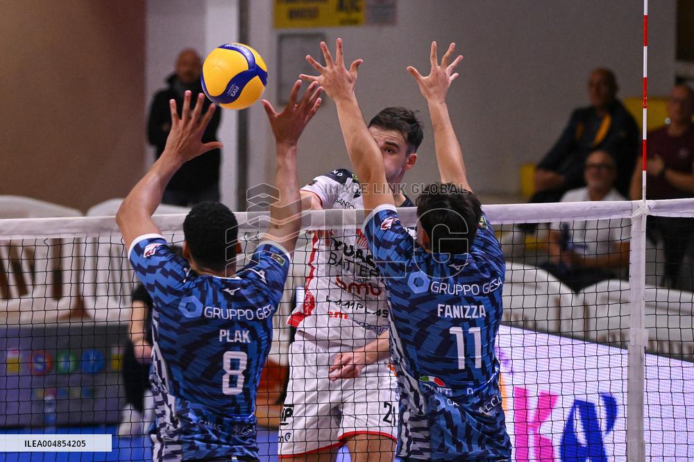 VOLLEY - Superlega Serie A - Cisterna Volley vs Yuasa Battery Grottazzolina 3-2 (25-22, 22-25, 25-21, 22-25,15-13 )