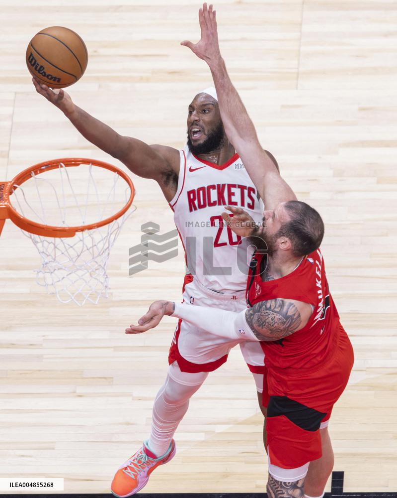 Rockets Defeat Raptors In Toronto - Canada